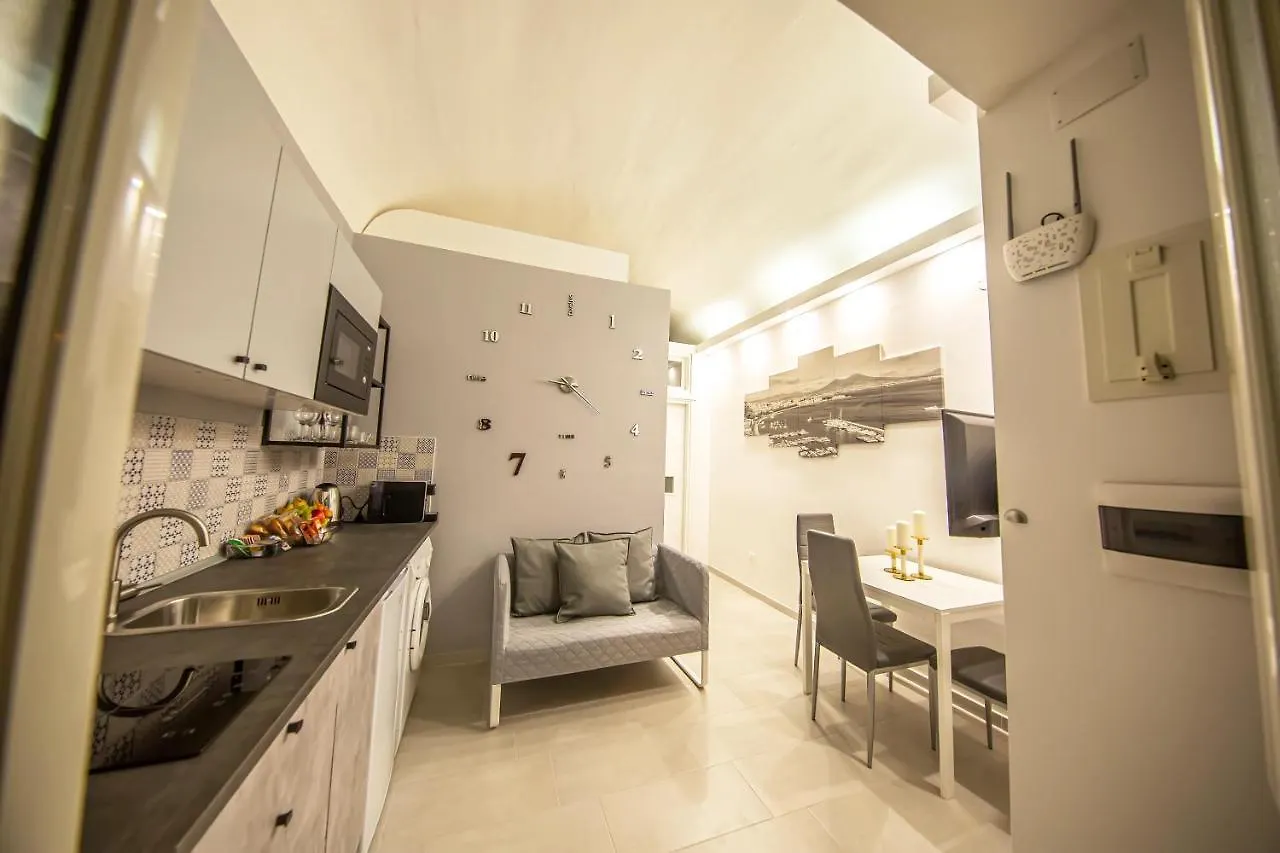 Olina Apartments N.6 Naples 0*,